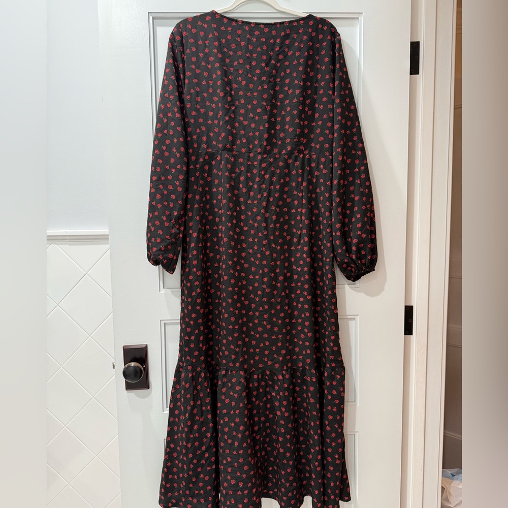 Black & Red Long Sleeve V-Neck Sundress for Casual Occasions - Picture 2 of 3